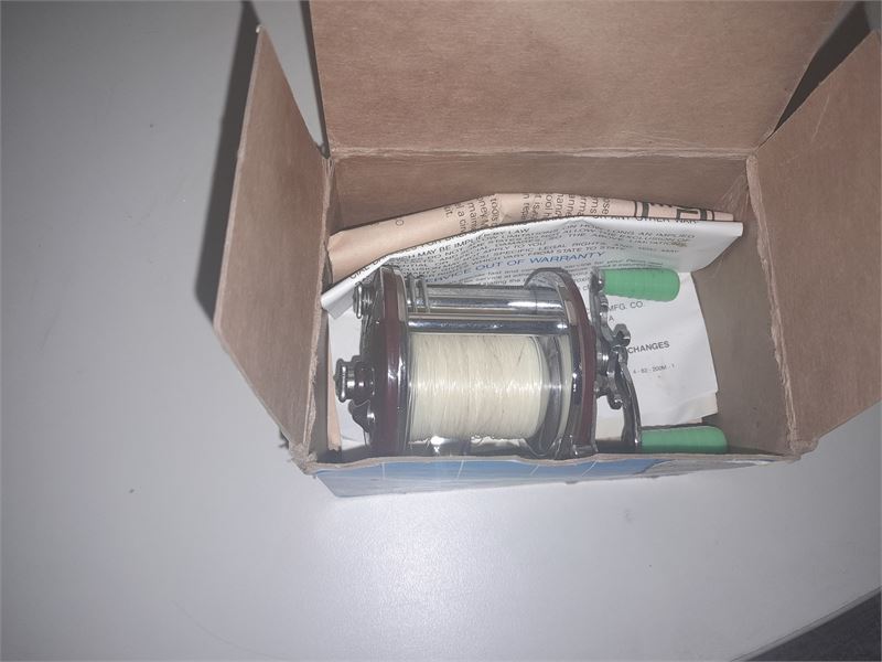 Biddergy - Worldwide Online Auction and Liquidation Services - Vintage PENN  109 Fishing Reel with Box
