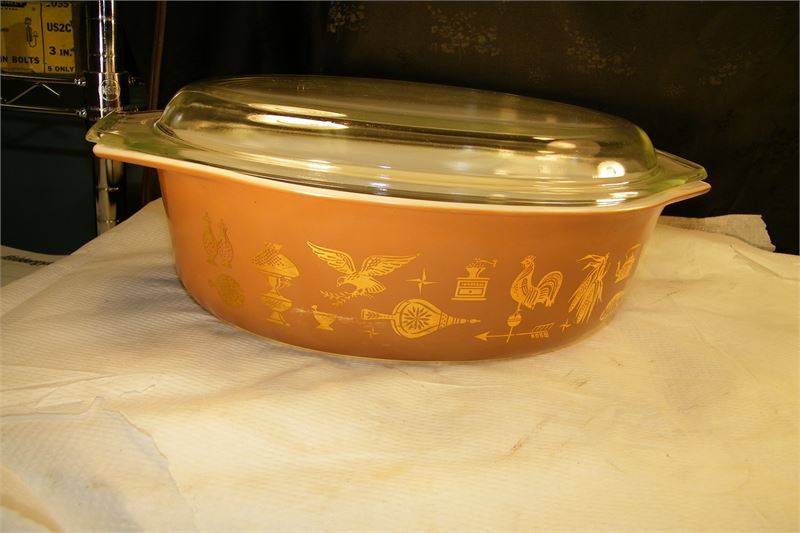 Vintage Pyrex 1 1/2 Qt. Oval Divided Casserole Dish With Lid, Early American