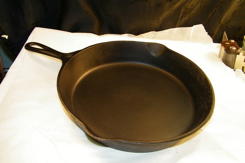 Sold at Auction: VINTAGE LODGE CAST IRON WOK