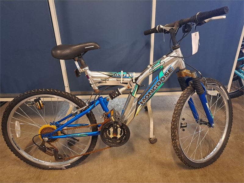 Silver mongoose cheap mountain bike