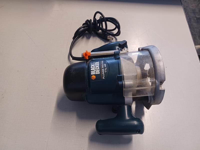 Sold at Auction: BLACK N DECKER PLUNGE ROUTER