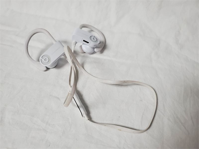 Powerbeats discount 2 white