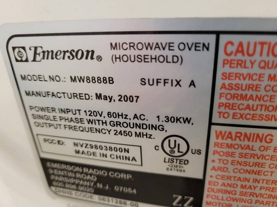 Lot #41 - Emerson Microwave, Black and Decker Grand Openings Electric Can  Opener, White-Westinghouse 2 Slice Toaster - Puget Sound Estate Auctions.com