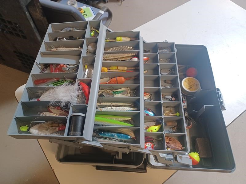 Biddergy - Worldwide Online Auction and Liquidation Services - Large Plano  Fishing Tackle Box