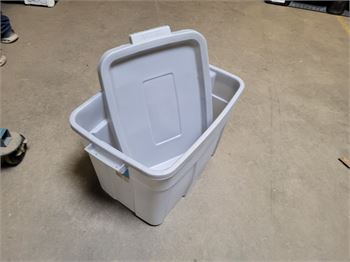 Biddergy - Worldwide Online Auction and Liquidation Services - Rubbermaid  18 Gallon Storage Tote w/ Lid