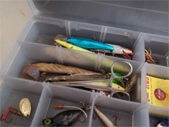 Biddergy - Worldwide Online Auction and Liquidation Services - Large Plano  Tackle Box Filled with Tackle