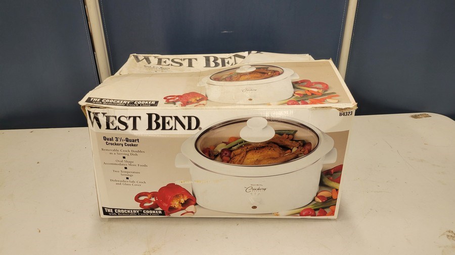 West Bend Crockery Slow Cooker 3 Qt Oval Crock Pot White Ceramic Model 84323